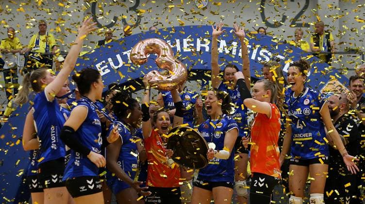 Stuttgart , Volleyball Bundesliga Womens PlayOff Final Game 5, SSC Palmberg Schwerin vs Allianz MTV Stuttgart , Allianz MTV Stuttgart celebrates winning the German Volleyball Championship
