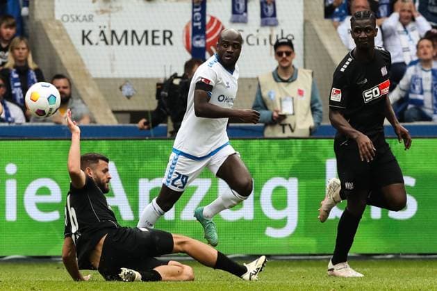 Amara Conde 1 FC Magdeburg,29 vs Dave Gnaase VfL Osnabrück,26 and Maxwell Gyamfi VfL Osnabrück,4 2 Soccer Bundesliga Season 2023 2024 1 FC Magdeburg vs VfL Osnabrück at the MDCC Arena in Magdeburg Action,Soccer,Man,Men,Germany,28 04 2024