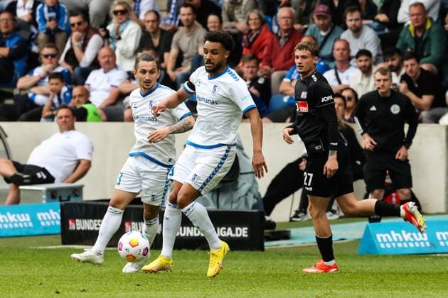 Leon Bell Bell 1 FC Magdeburg,19 and Baris Atik 1 FC Magdeburg,23 against Michael Cuiance VfL Osnabrück,27 2 Soccer Bundesliga Season 2023 2024 1 FC Magdeburg vs VfL Osnabrück at the MDCC Arena in Magdeburg Action,Soccer,Man,Men,Germany,28 04 2024