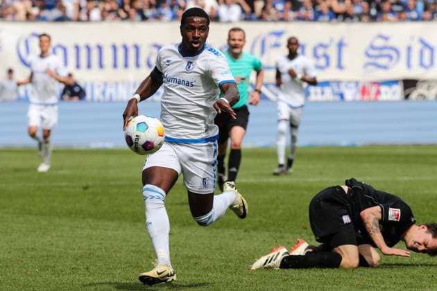 Bryan Teixeira 1 FC Magdeburg,8 2 Soccer Bundesliga Season 2023 2024 1 FC Magdeburg vs VfL Osnabrück at the MDCC Arena in Magdeburg Action,Soccer,Man,Men,Germany,28 04 2024