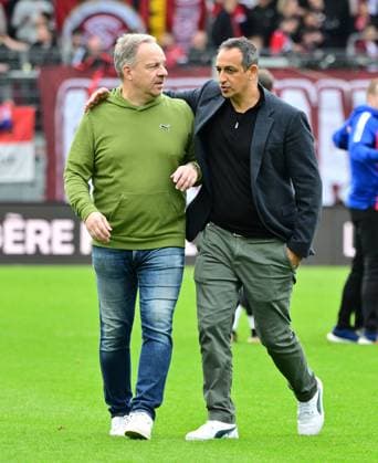 28.04.2024 - Fussball - Saison 2023 2024 - 2. Fussball - Bundesliga - 31. Spieltag: SV Wehen Wiesbaden SVWW - SpVgg Greuther Fürth ( Kleeblatt ) - Sportfoto Zink MeZi - xmexzix - DFL regulations prohibit any use of photographs as image sequences and or quasi-video - only for editorial use - Alexander Zorniger ( Trainer SpVgg Greuther Fürth, links ) Rachid Azzouzi (Sportdirektor Geschäftsführer SpVgg Greuther Fürth )nach Spielende *** 28 04 2024 Soccer Season 2023 2024 2 Soccer Bundesliga 31 Matchday SV Wehen Wiesbaden SVWW SpVgg Greuther Fürth Kleeblatt Sportfoto Zink MeZi xmexzix DFL regulations prohibit any use of photographs as image sequences and or quasi video only for editorial use Alexander Zorniger Coach SpVgg Greuther Fürth, left Rachid Azzouzi Sports Director Managing Director Sport SpVgg Greuther Fürth after the end of the match