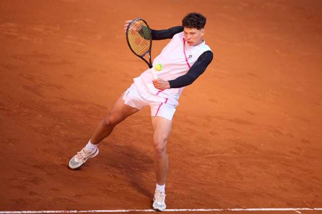 Mutua Madrid Open - Day Eight Ben Shelton of United States returns a shot against Alexander Bublik of Kazakhstan during day eight of the Mutua Madrid Open 2024 at Caja Magica on April 29, 2024, in Madrid, Spain. Madrid Caja Magica Madrid Spain RL_MMO24_00696 Copyright: xRicardoxLarreinax