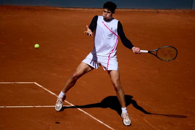 Mutua Madrid Open - Day Eight Ben Shelton of United States returns a shot against Alexander Bublik of Kazakhstan during day eight of the Mutua Madrid Open 2024 at Caja Magica on April 29, 2024, in Madrid, Spain. Madrid Caja Magica Madrid Spain RL_MMO24_00717 Copyright: xRicardoxLarreinax
