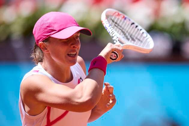 Mutua Madrid Open - Day Eight Iga Swiatek of Poland returns a shot against Sara Sorribes Tormo of Spain during day eight of the Mutua Madrid Open 2024 at Caja Magica on April 29, 2024, in Madrid, Spain. Madrid Caja Magica Madrid Spain RL_MMO24_00754 Copyright: xRicardoxLarreinax