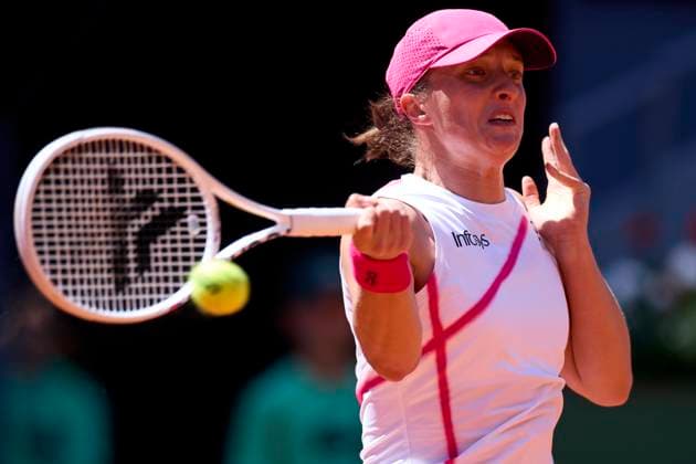 Mutua Madrid Open - Day Eight Iga Swiatek of Poland returns a shot against Sara Sorribes Tormo of Spain during day eight of the Mutua Madrid Open 2024 at Caja Magica on April 29, 2024, in Madrid, Spain. Madrid Caja Magica Madrid Spain RL_MMO24_00756 Copyright: xRicardoxLarreinax