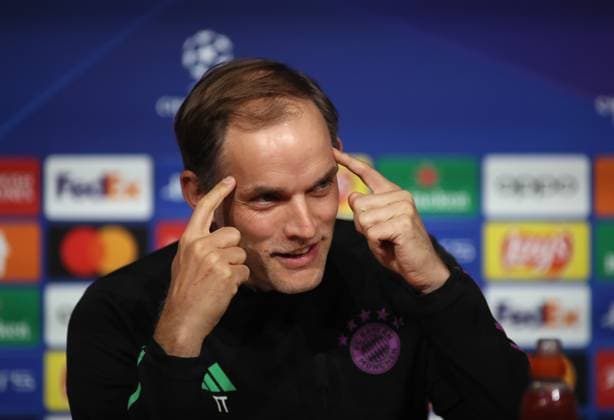 Munich, Germany 29 April 2024 Football, Men, UEFA Champions League, Season 2023 2024, FC Bayern Munich, Press conference Here in the picture Thomas Tuchel, coach FC Bayern Munich head, portrait at the press conference, both fingers on the head, head thing, gesture