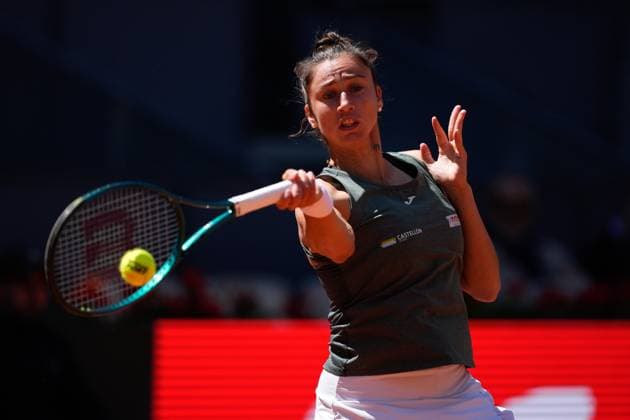April 29, 2024, Madrid, Madrid, SPAIN: Sara Sorribes of Spain in action against Iga Swiatek of Poland during the Mutua Madrid Open 2024, ATP, Tennis Herren Masters 1000 and WTA, Tennis Damen 1000, tournament celebrated at Caja Magica on April 29, 2024 in Madrid, Spain. Madrid SPAIN - ZUMAa181 20240429_zaa_a181_057 Copyright: xOscarxJ.xBarrosox