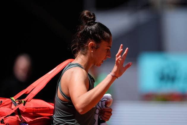 April 29, 2024, Madrid, Madrid, SPAIN: Sara Sorribes of Spain leaves the court after losing against Iga Swiatek of Poland during the Mutua Madrid Open 2024, ATP, Tennis Herren Masters 1000 and WTA, Tennis Damen 1000, tournament celebrated at Caja Magica on April 29, 2024 in Madrid, Spain. Madrid SPAIN - ZUMAa181 20240429_zaa_a181_076 Copyright: xOscarxJ.xBarrosox