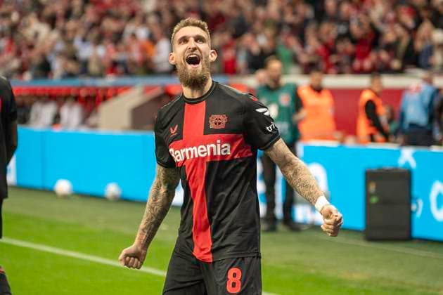 Soccer 1 Bundesliga, Season 2023 2024, Matchday 31, Bayer 04 Leverkusen VfB Stuttgart on 27 04 2024 at the BayArena in Leverkusen Robert Andrich Bayer 04 Leverkusen, 08 cheers in the direction of the home fans after his goal to make it 2 2 Important note According to the regulations of the DFL German Football League or the DFB German Football Association, it is forbidden, to utilize or have utilized photographs taken in the stadium and or of the match in the form of sequential images and or video-like photo series Foto Kirchner Media TH Copyright: xKirchner-Media THx