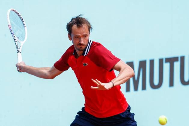 Sport Bilder des Tages April 29, 2024, Madrid, Madrid, SPAIN: Daniil Medvedev of Russia in action against Sebastian Korda of USA during the Mutua Madrid Open 2024, ATP, Tennis Herren Masters 1000 and WTA, Tennis Damen 1000, tournament celebrated at Caja Magica on April 29, 2024 in Madrid, Spain. Madrid SPAIN - ZUMAa181 20240429_zaa_a181_089 Copyright: xIrinaxR.xHipolitox
