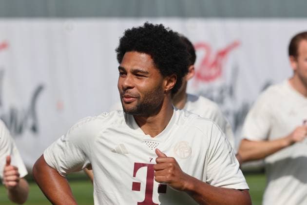 7 Serge Gnabry, Portraet, Portrait, Football Final training of FC Bayern Munich before the UEFA Champions League match against Real Madrid CF 29 04 2024 Training ground, Saebenerstr PHOTO Mladen Lackovic LakoPress