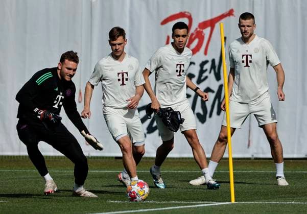 29 04 2024, FC Bayern final training, Saebenerstrasse Muenchen, Football, Sports, in the picture Daniel Peretz FC Bayern Muenchen , Joshua Kimmich FC Bayern Muenchen , Jamal Musiala FC Bayern Muenchen , and Eric Dier FC Bayern Muenchen