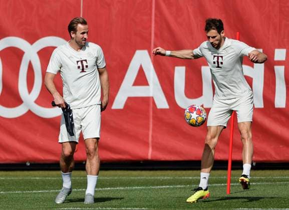 29 04 2024, FC Bayern final training, Saebenerstrasse Muenchen, Football, Sports, in the picture Harry Kane FC Bayern Muenchen and Leon Goretzka FC Bayern Muenchen