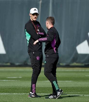 29 04 2024, FC Bayern final training, Saebenerstrasse Muenchen, Football, Sport, in the picture Thomas Tuchel FC Bayern Muenchen and Anthony Barry FC Bayern Muenchen