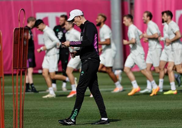 29 04 2024, FC Bayern final training, Saebenerstrasse Muenchen, Football, Sport, in the picture Thomas Tuchel FC Bayern Muenchen and his team
