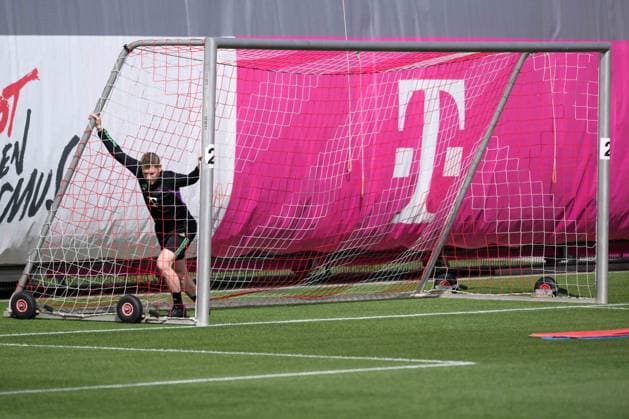 Soccer, Champions League, 20240429, Final training, FC Bayern Munich Real Madrid In the picture Goalkeeper Coach of FC Bayern Munich Michael RECHNER moves goal Munich training ground Säbener Str 51 Bayern Germany Copyright: Passion2Press MarkusxFischerx