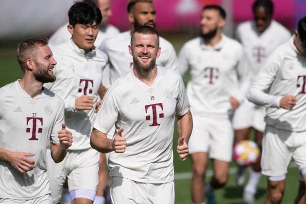 Soccer, Champions League, 20240429, Final training, FC Bayern Munich Real Madrid In the picture Eric DIER FC Bayern Munich, 15 raises thumbs gesture Mimig Munich training ground Säbener Str 51 Bayern Germany Copyright: Passion2Press MarkusxFischerx