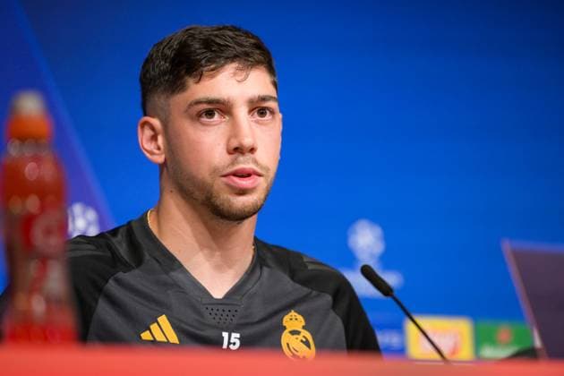 Soccer, Champions League, 20240429, Final training, FC Bayern Munich Real Madrid In the picture Federico VALVERDE Real Madrid, 15 speaks Munich training ground Säbener Str 51 Bayern Germany Copyright: Passion2Press MarkusxFischerx