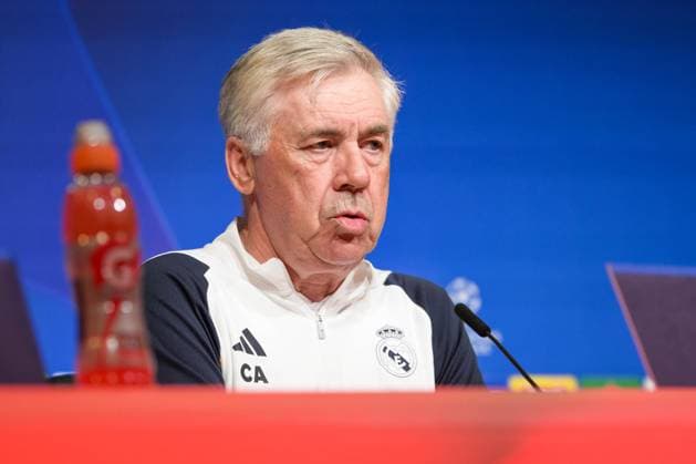 Soccer, Champions League, 20240429, Final training, FC Bayern Munich Real Madrid In the picture Coach of Real Madrid Carlo ANCELOTTI speaks Munich Training ground Säbener Str 51 Bayern Germany Copyright: Passion2Press MarkusxFischerx