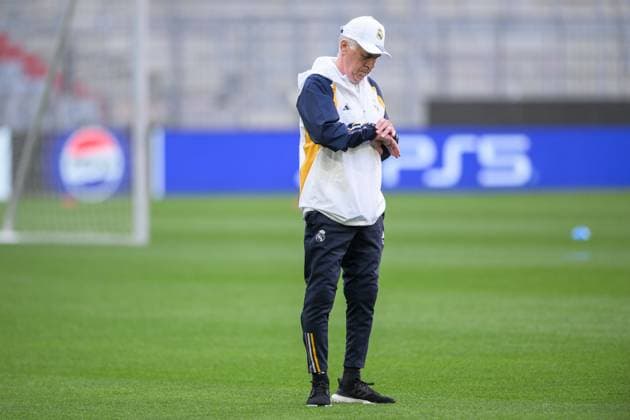 Soccer, Champions League, 20240429, Final training, FC Bayern Munich Real Madrid In the picture Coach of Real Madrid Carlo ANCELOTTI looks at the clock Munich Allianz Arena Bayern Germany Copyright: Passion2Press MarkusxFischerx