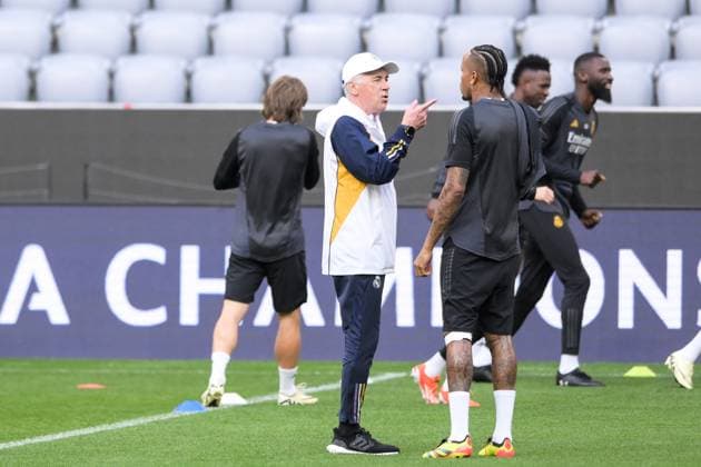 Soccer, Champions League, 20240429, Final training, FC Bayern Munich Real Madrid In the picture Real Madrid coach Carlo ANCELOTTI and Eder MILITAO Real Madrid, 3 Munich Allianz Arena Bayern Germany Copyright: Passion2Press MarkusxFischerx