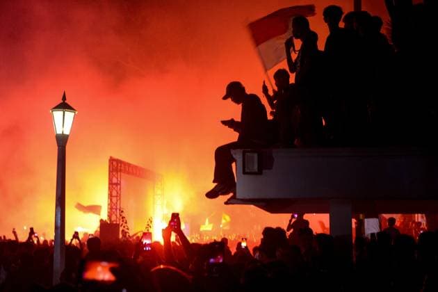 Bilder des Jahres 2024, Sport 04 April Sport Themen der Woche KW18 Sport Bilder des Tages April 29, 2024, Bogor, West Java, Indonesia: Indonesia supporters gather to watch giant screens the U23 AFC Qatar 2024 Asian Cup semi-final football match between Indonesia and Uzbekistan, at the city hall in Bogor. Bogor Indonesia - ZUMAa216 20240429_zip_a216_009 Copyright: xAdrianaxAdiex