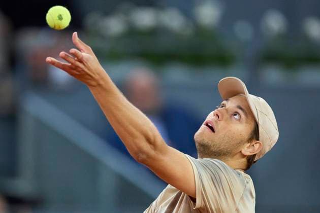 Mutua Madrid Open - Day Eight Pavel Kotov serves against Jannik Sinner of Italy during day eight of the Mutua Madrid Open 2024 at Caja Magica on April 29, 2024, in Madrid, Spain. Madrid Caja Magica Madrid Spain RL_MMO24_00980 Copyright: xRicardoxLarreinax
