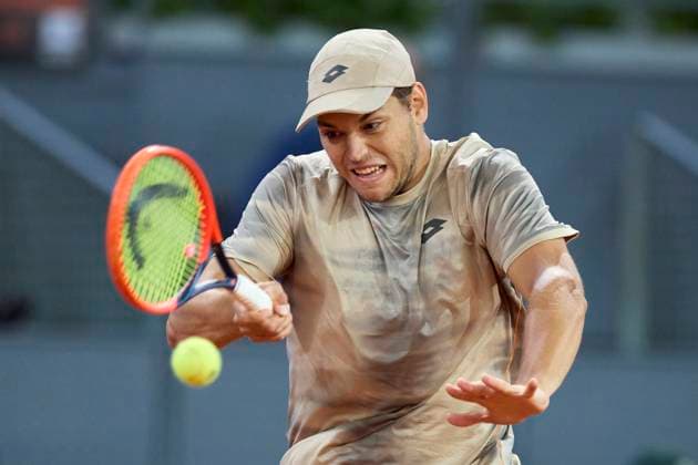 Mutua Madrid Open - Day Eight Pavel Kotov returns a shot against Jannik Sinner of Italy during day eight of the Mutua Madrid Open 2024 at Caja Magica on April 29, 2024, in Madrid, Spain. Madrid Caja Magica Madrid Spain RL_MMO24_00982 Copyright: xRicardoxLarreinax