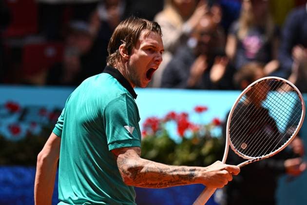 Sport Bilder des Tages Madrid Mutua Open Alexander Bublik (KAZ) during his fourth round match at the Mutua Madrid Open in Madrid , Spain, on April, 29, 2024. Photo by Corinne Dubreuil ABACAPRESS.COM Madrid  Copyright: xDubreuilxCorinne ABACAx