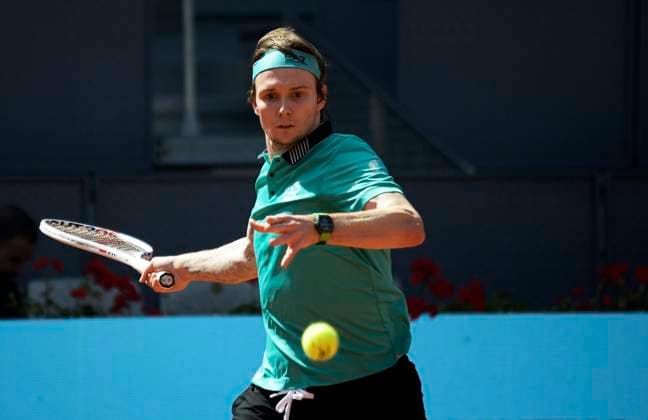 Mutua Madrid Open 2024 Aleksandr Bublik of Kazakhstan is in action during the 2024 ATP, Tennis Herren Tour Madrid Open tennis tournament at Caja Magica in Madrid, Spain, on April 30, 2024. Madrid Spain  Copyright: xJuanxCarlosxLucasx originalFilename:lucas-notitle240430_npd1h.jpg