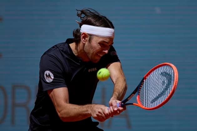 Mutua Madrid Open - Day Nine Taylos Fritz of United States returns a shot against Hubert Hurkacz of Polonia during day nine of the Mutua Madrid Open 2024 at Caja Magica on April 30, 2024, in Madrid, Spain. Madrid Caja Magica Madrid Spain RL_MMO24_01078 Copyright: xRicardoxLarreinax