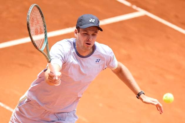 Mutua Madrid Open - Day Nine Hubert Hurkacz of Polonia returns a shot against Taylos Fritz of United States during day nine of the Mutua Madrid Open 2024 at Caja Magica on April 30, 2024, in Madrid, Spain. Madrid Caja Magica Madrid Spain RL_MMO24_01097 Copyright: xRicardoxLarreinax