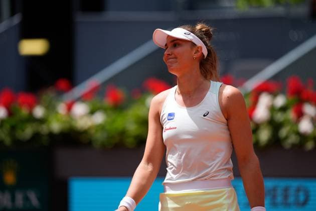 April 30, 2024, Madrid, Madrid, SPAIN: Beatriz Haddad Maia of Brazil in action against Iga Swiatek of Poland during the Mutua Madrid Open 2024, ATP, Tennis Herren Masters 1000 and WTA, Tennis Damen 1000, tournament celebrated at Caja Magica on April 30, 2024 in Madrid, Spain. Madrid SPAIN - ZUMAa181 20240430_zaa_a181_088 Copyright: xOscarxJ.xBarrosox