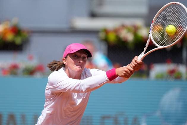 April 30, 2024, Madrid, Madrid, SPAIN: Iga Swiatek of Poland in action against Beatriz Haddad Maia of Brazil during the Mutua Madrid Open 2024, ATP, Tennis Herren Masters 1000 and WTA, Tennis Damen 1000, tournament celebrated at Caja Magica on April 30, 2024 in Madrid, Spain. Madrid SPAIN - ZUMAa181 20240430_zaa_a181_092 Copyright: xOscarxJ.xBarrosox