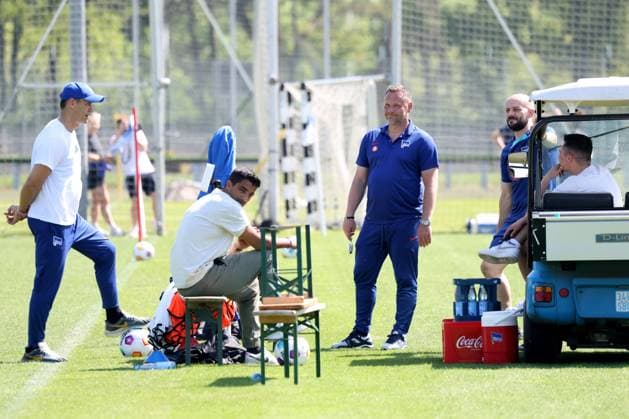 DEU, DFL, 2 FBL Hertha BSC, Training, 30 04 2024, Sportforum, Berlin, DEU, DFL, 2 FBL Hertha BSC, Training, in the picture Head Coach Pal Dardai Hertha BSC Berlin , Co Coach Tamas Bodog Hertha BSC Berlin , Co Coach Admir Hamzagic Hertha BSC Berlin , Head of Team Management Sami Allagui Hertha BSC DFL regulations prohibit any use of Photographs as image sequences and or quasi video Foto Juergen Engler nordphoto GmbH nordphotoxGmbHx xEngler nph00076