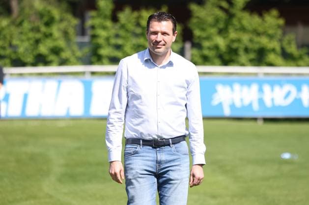 DEU, DFL, 2 FBL Hertha BSC, Training, 30 04 2024, Sportforum, Berlin, DEU, DFL, 2 FBL Hertha BSC, Training, im Bild Benjamin Weber Sportdirektor, Hertha BSC Berlin DFL regulations prohibit any use of Photographs as image sequences and or quasi video Foto Juergen Engler nordphoto GmbH nordphotoxGmbHx xEngler nph00076