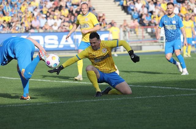 Marjan Petkovic clarifies safely Football, Men, Season 2023 2024, 2 BL, Eintracht Stadion, Eintracht Braunschweig Legends Match DFL REGULATIONS PROHIBIT ANY USE OF PHOTOGRAPHS AS IMAGE SEQUENCES AND OR QUASI VIDEO