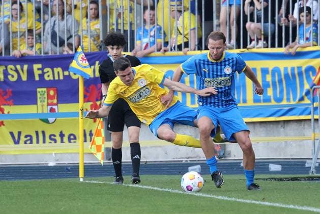 Benny Kessel in duel with Marc Pfitzner Football, Men, Season 2023 2024, 2 BL, Eintracht Stadion, Eintracht Braunschweig Legends Match DFL REGULATIONS PROHIBIT ANY USE OF PHOTOGRAPHS AS IMAGE SEQUENCES AND OR QUASI VIDEO