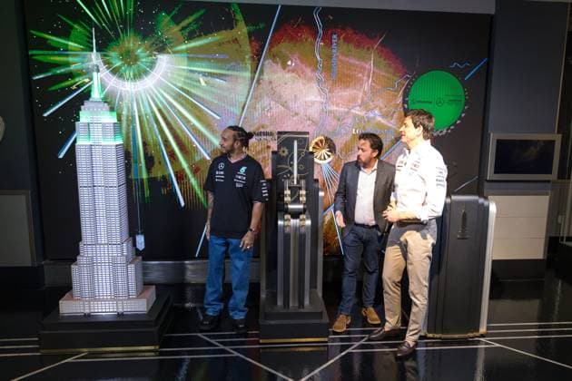 April 29, 2024, New York, New York, USA: Mercedes F1 driver Lewis Hamilton takes part in the lighting ceremony at the Empire State Building in New York City, U.S., April 29, 2024 New York USA - ZUMAc233 0470203573st Copyright: xVanessaxCarvalhox