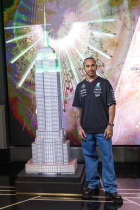 April 29, 2024, New York, New York, USA: Mercedes F1 driver Lewis Hamilton takes part in the lighting ceremony at the Empire State Building in New York City, U.S., April 29, 2024 New York USA - ZUMAc233 0470204603st Copyright: xVanessaxCarvalhox