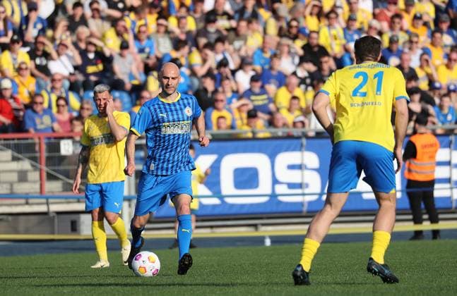 Damir Vranci scored the 1 0 Soccer, Men, Season 2023 2024, 2 BL, Eintracht Stadion, Eintracht Braunschweig Legends Match DFL REGULATIONS PROHIBIT ANY USE OF PHOTOGRAPHS AS IMAGE SEQUENCES AND OR QUASI VIDEO