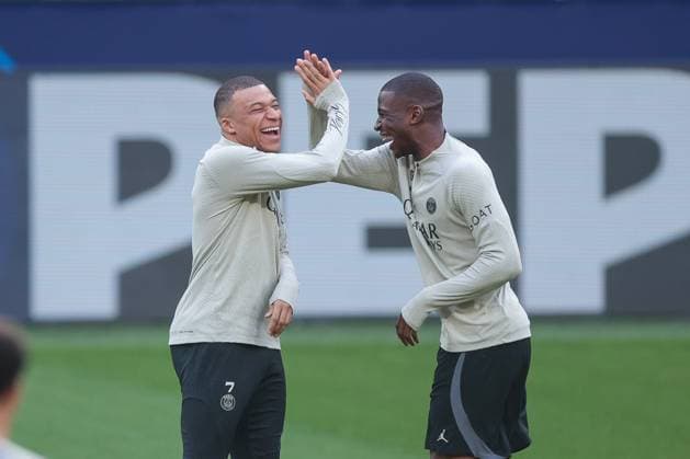 30 04 2024, Football, Season 2023 2024, UEFA Champions League, UCL, Borussia Dortmund Paris Saint Germain, v l Kylian Mbappe Paris Saint Germain , Nordi Mukiele Paris Saint Germain laugh, Dortmund Signal Iduna Park NRW Germany xRHR PHOTO DEx Copyright: DennisxEwert RHR-FOTOx RHR-FOTO DE