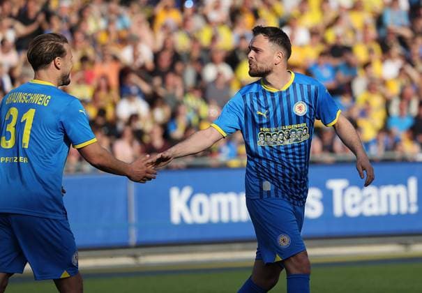 Goal celebration Orhan Ademi , right Football, Men, Season 2023 2024, 2 BL, Eintracht Stadion, Eintracht Braunschweig Legends Match DFL REGULATIONS PROHIBIT ANY USE OF PHOTOGRAPHS AS IMAGE SEQUENCES AND OR QUASI VIDEO