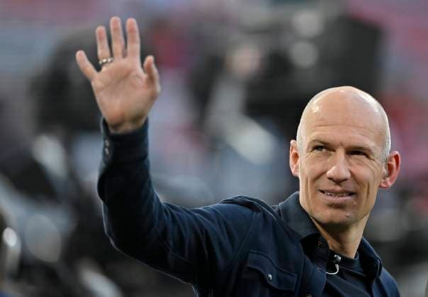 Arjen Robben Portrait, Portraet, waves to spectators at FC Bayern Muenchen FCB vs Real Madrid Semifinal First leg 30 04 2024 DFL REGULATIONS PROHIBIT ANY USE OF PHOTOGRAPHS AS IMAGE SEQUENCES AND OR QUASI VIDEO FC Bayern Muenchen FCB vs FC Arsenal