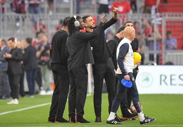 30 04 2024, xemx, Football UEFA Champions League, FC Bayern Muenchen Real Madrid emspor, v l Platzbegehung DFL DFB REGULATIONS PROHIBIT ANY USE OF PHOTOGRAPHS as IMAGE SEQUENCES and or QUASI VIDEO Muenchen
