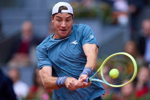 Mutua Madrid Open - Day Nine Jan-Lennard Struff of Germany returns a shot against Carlos Alcaraz of Spain during day nine of the Mutua Madrid Open 2024 at Caja Magica on April 30, 2024, in Madrid, Spain. Madrid Caja Magica Madrid Spain RL_MMO24_01203 Copyright: xRicardoxLarreinax