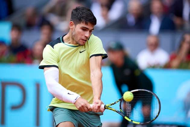 Mutua Madrid Open - Day Nine Carlos Alcaraz of Spain returns a shot against Jan-Lennard Struff of Germany during day nine of the Mutua Madrid Open 2024 at Caja Magica on April 30, 2024, in Madrid, Spain. Madrid Caja Magica Madrid Spain RL_MMO24_01211 Copyright: xRicardoxLarreinax