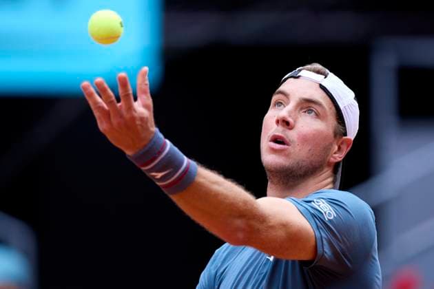 Mutua Madrid Open - Day Nine Jan-Lennard Struff of Germany serves against Carlos Alcaraz of Spain during day nine of the Mutua Madrid Open 2024 at Caja Magica on April 30, 2024, in Madrid, Spain. Madrid Caja Magica Madrid Spain RL_MMO24_01220 Copyright: xRicardoxLarreinax