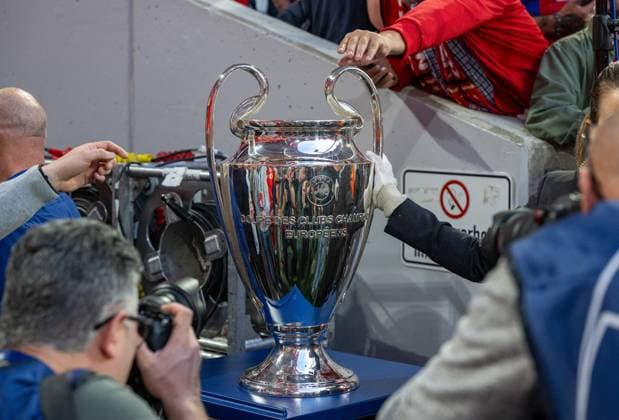Football, men, 2023 2024 season, Champions League semi-final, first leg, FC Bayern Munich Real Madrid, the trophy, 30 04 2024, Copyright: xMatthiasxKochx
