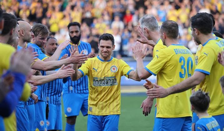 Mirko Boland is bid farewell by his teammates Football, Men, Season 2023 2024, 2 BL, Eintracht Stadion, Eintracht Braunschweig Legendenspiel DFL REGULATIONS PROHIBIT ANY USE OF PHOTOGRAPHS AS IMAGE SEQUENCES AND OR QUASI VIDEO